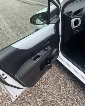 Toyota Yaris cena 33900 przebieg: 138200, rok produkcji 2013 z Warszawa małe 106